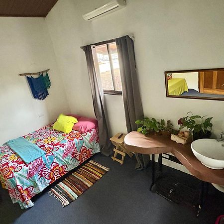 Cheap Hostel Quepos Exterior photo