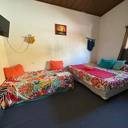 Cheap Hostel Quepos Exterior photo