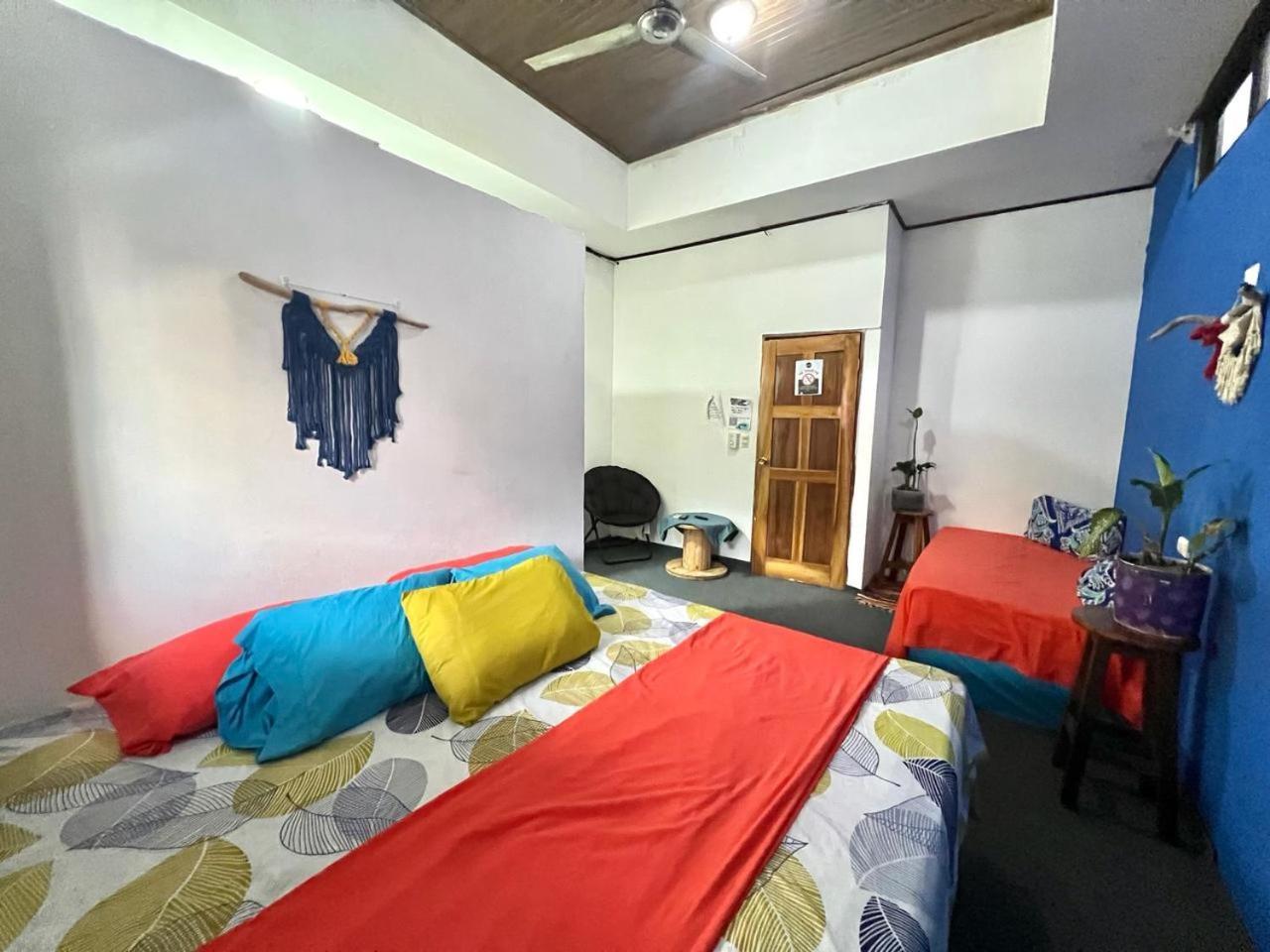 Cheap Hostel Quepos Exterior photo