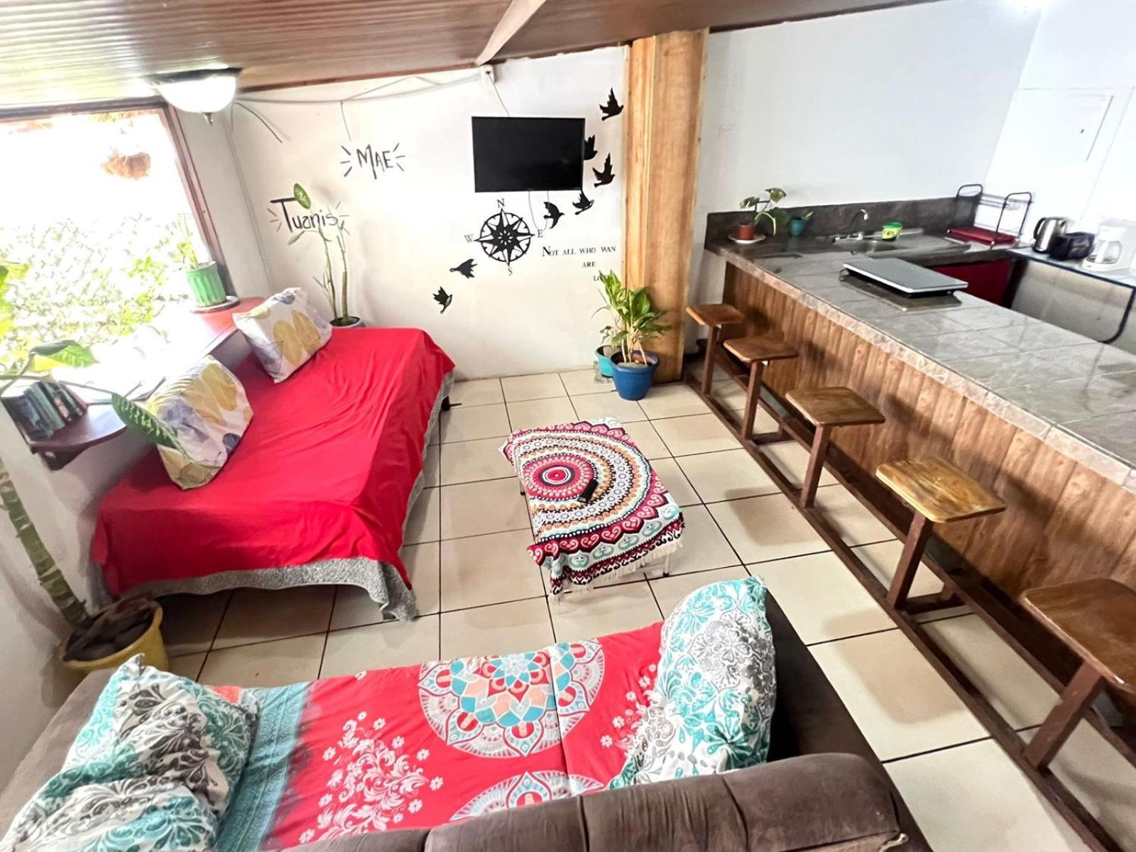 Cheap Hostel Quepos Exterior photo