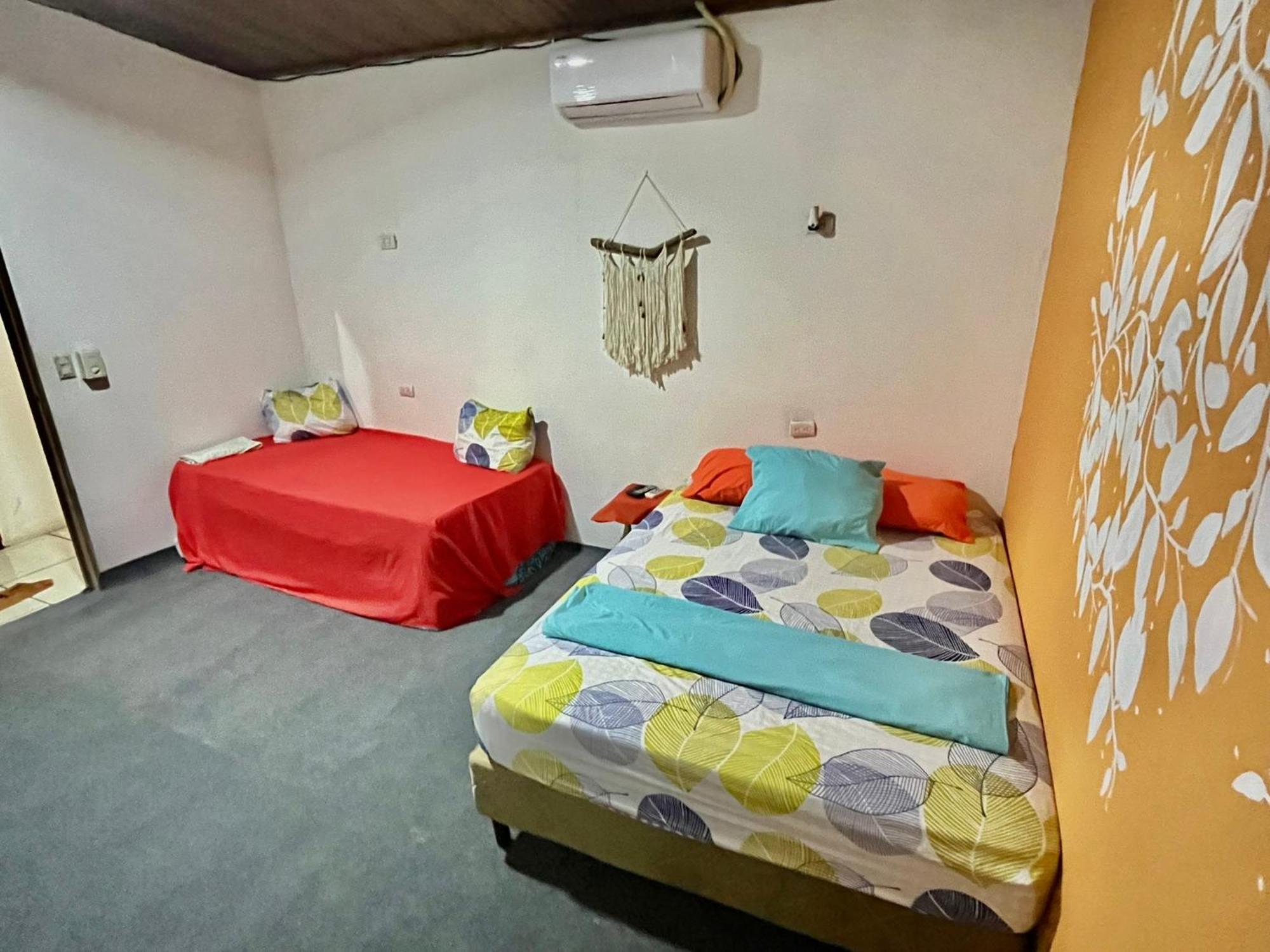 Cheap Hostel Quepos Exterior photo