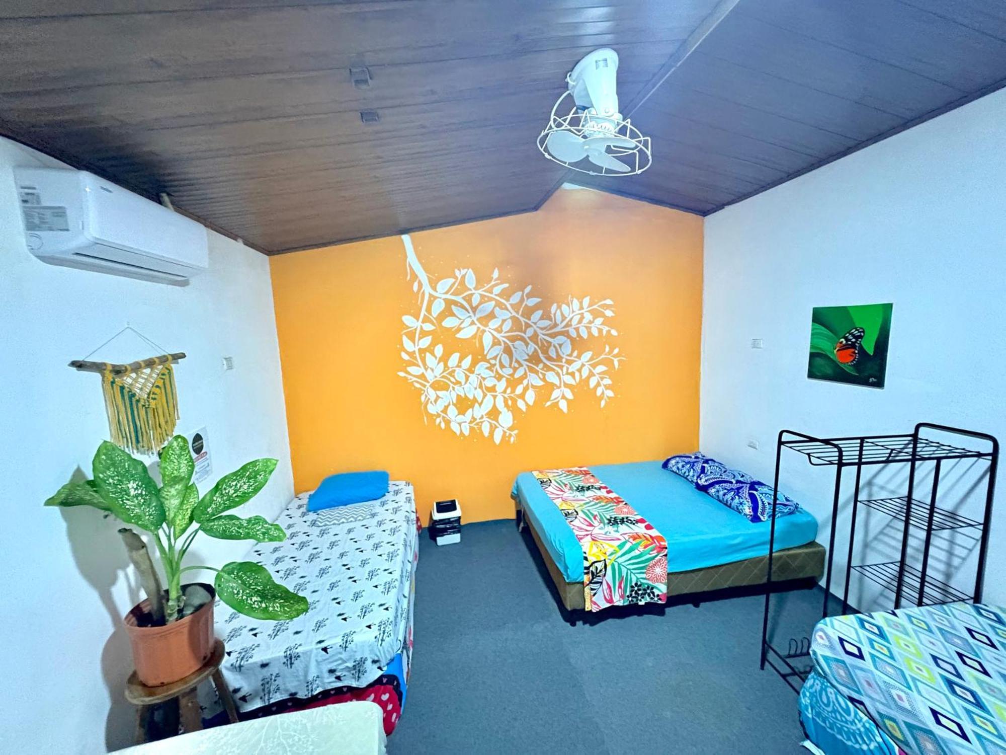 Cheap Hostel Quepos Exterior photo